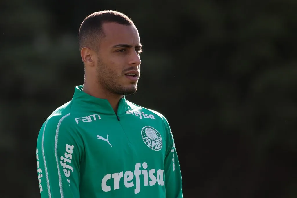 Arthur Cabral, ex-jogador do Palmeiras, pode ser reforço do Botafogo para 2025. Foto: Marcello Zambrana/AGIF