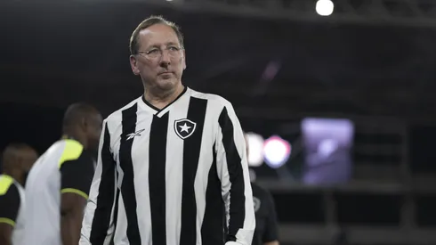 John Textor, dono da SAF do Botafogo, antes da partida contra o Vitória, pelo Brasileirão Betano.