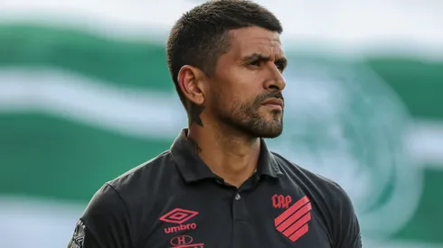Lucho González, técnico do Athletico, durante partida contra o Coritiba, pelo Campeonato Paranaense de 2022.