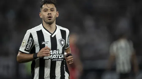 RJ – RIO DE JANEIRO – 19/06/2024 – BRASILEIRO A 2024, BOTAFOGO X ATHLETICO-PR – Oscar Romero jogador do Botafogo durante partida contra o Athletico-PR no estadio Engenhao pelo campeonato Brasileiro A 2024. Foto: Jorge Rodrigues/AGIF