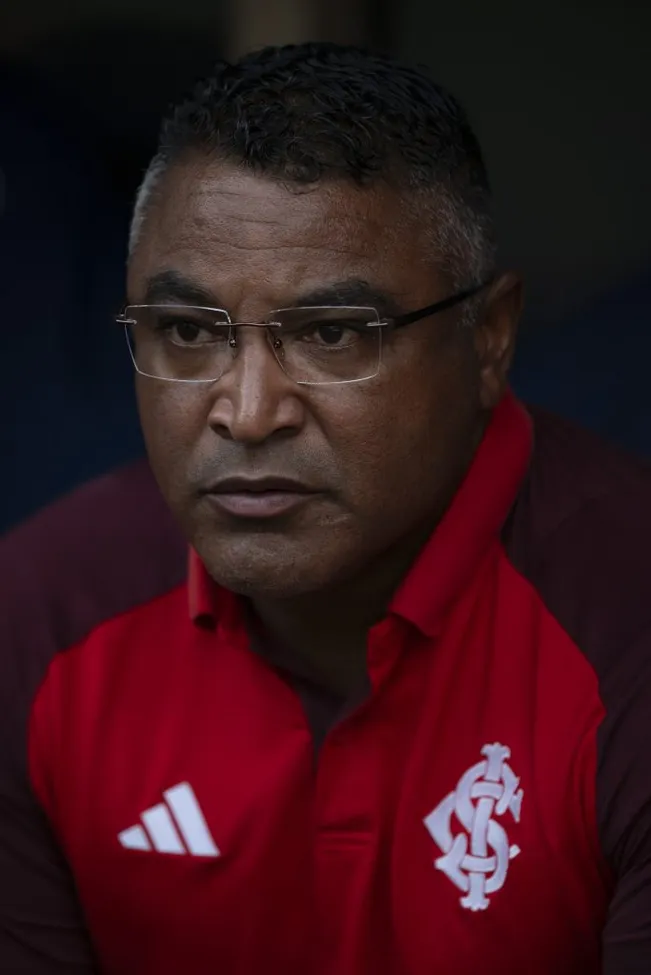 Roger Machado, técnico do Internacional, durante partida contra o Flamengo (Foto: Jorge Rodrigues/AGIF)