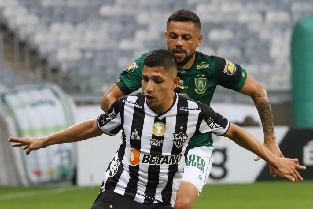 Savarino atuando no Atlético-MG em 2021 –  Foto: Fernando Moreno/AGIF
