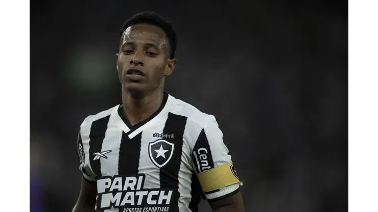 Tchê Tchê durante confronto contra o Athletico-PR no Brasileirão 2024.