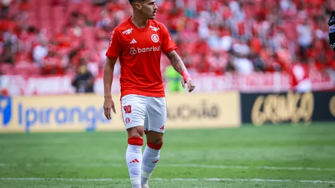 Rômulo durante confronto contra o Ypiranga no Campeonato Gaúcho de 2024.
