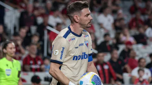 João Ricardo, goleiro do Fortaleza, durante partida contra o Athletico-PR, pelo Brasileirão Betano.