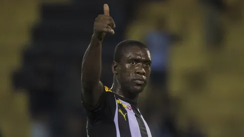 Seedorf. jogando pelo Botafogo, na Copa do Brasil de 2013.