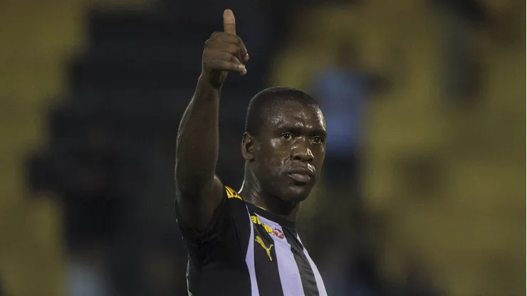 Seedorf. jogando pelo Botafogo, na Copa do Brasil de 2013.