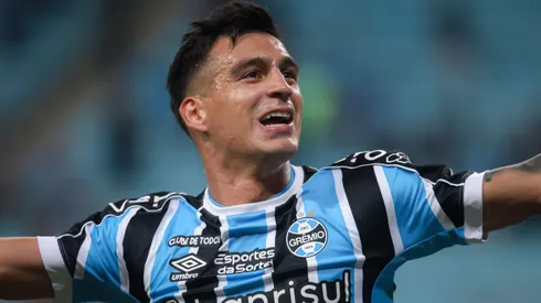 Franco Cristaldo jogador do Gremio comemora seu gol durante partida contra o Athletico-PR no estadio Arena do Gremio pelo campeonato Brasileiro A 2024.
