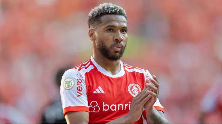 Wesley jogador do Internacional durante partida contra o Gremio no estadio Beira-Rio pelo campeonato Brasileiro A 2024.