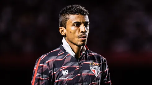 Luiz Gustavo, jogador do São Paulo, durante partida contra o Santos, pelo Campeonato Paulista.
