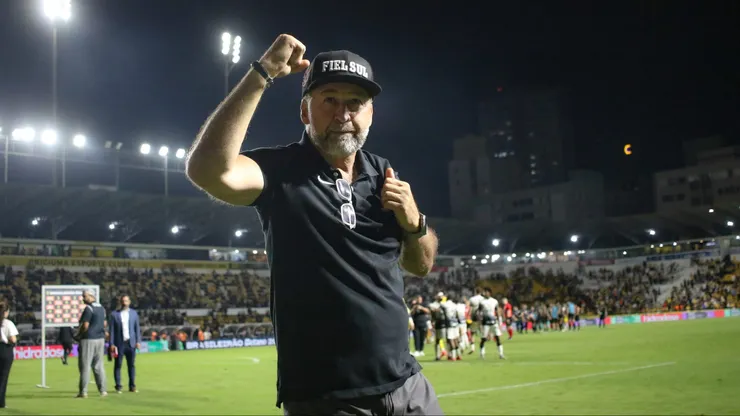 Augusto Melo, presidente do Corinthians, comemora vitória contra o Criciúma, pelo Brasileirão Betano.