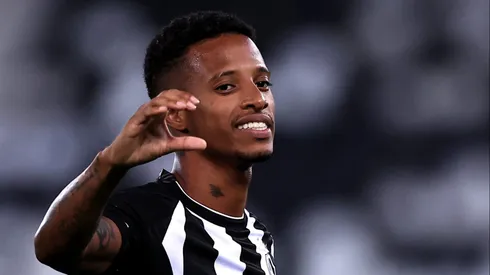 RIO DE JANEIRO, BRAZIL – APRIL 20: Tchê Tchê of Botafogo celebrates after scoring the team's fourth goal during a Copa CONMEBOL Sudamericana 2023 Group A match between Botafogo and Cesar Vallejo at Estadio Olímpico Nilton Santos on April 20, 2023 in Rio de Janeiro, Brazil. (Photo by Buda Mendes/Getty Images)