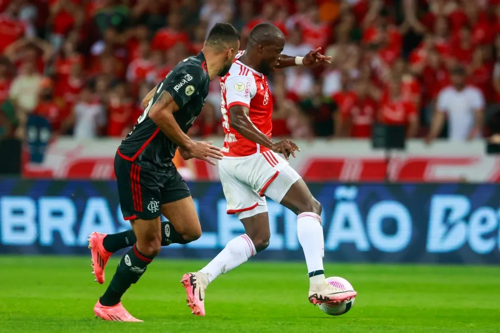 Enner Valencia, em ação contra o Flamengo, será titular na vaga de Borré, suspenso. Foto: Luiz Erbes/AGIF