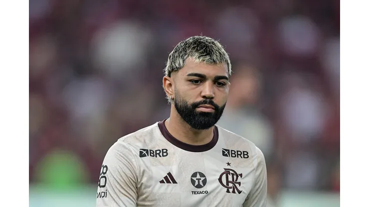 Gabigol durante aquecimento antes de confronto contra o Bahia na Copa do Brasil 2024.