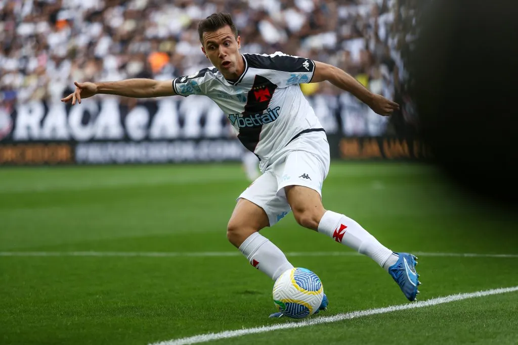 SP – SAO PAULO – 24/11/2024 – BRASILEIRO A 2024, CORINTHIANS X VASCO – Lucas Piton jogador do Vasco durante partida contra o Corinthians no estadio Arena Corinthians pelo campeonato Brasileiro A 2024. Foto: Marco Miatelo/AGIF