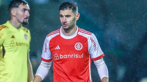 Lucas Alario, jogador do Internacional, durante partida contra o Juventude pela Copa Betano do Brasil.
