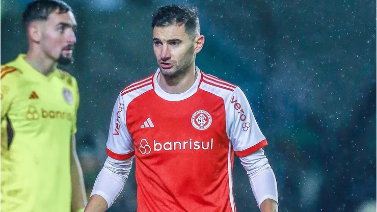 Lucas Alario, jogador do Internacional, durante partida contra o Juventude pela Copa Betano do Brasil.