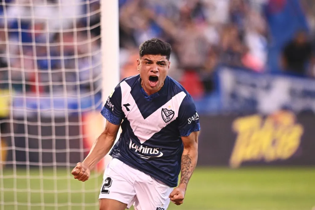 Claudio Aquino celebrando gol contra o Huracan no Campeonato Argentino de 2024. (Photo by Rodrigo Valle/Getty Images)