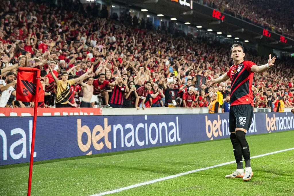 Pablo aceitou reduzir seu salário para fica no Athletico, mas a diretoria ainda vai avaliar sua situação. Foto: Luis Garcia/AGIF