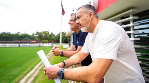 José Boto, novo diretor de futebol do Flamengo, durante visita ao CT do Ninho do Urubu.