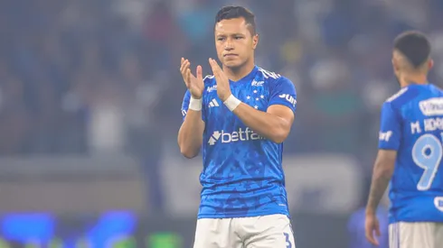 Marlon, jogador do Cruzeiro, comemora gol durante partida contra o Libertad (Foto: Gilson Lobo/AGIF)