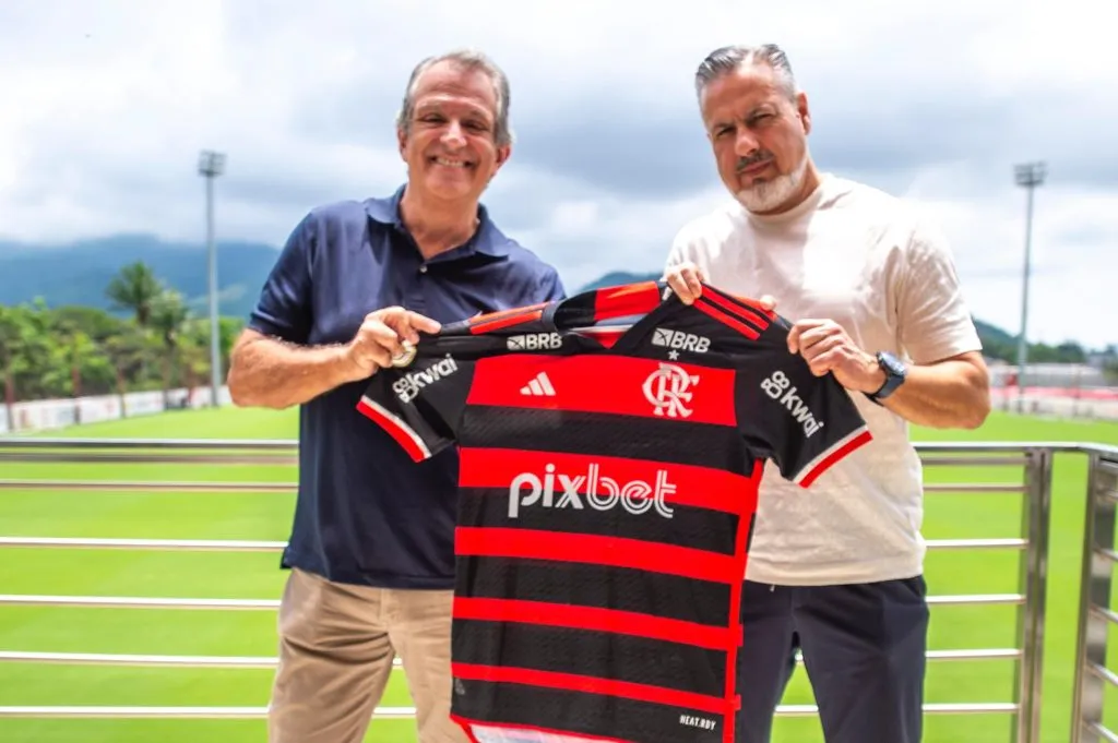 Bap, presidente do Flamengo (esq.), apresentou o CT do Ninho do Urubu para José Boto (dir.). Foto: Marcelo Cortes/CRF