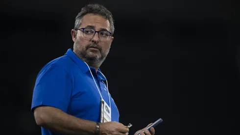 Alexandre Mattos, diretor de futebol do Cruzeiro, antes da partida contra o Botafogo pelo Brasileirão Betano.