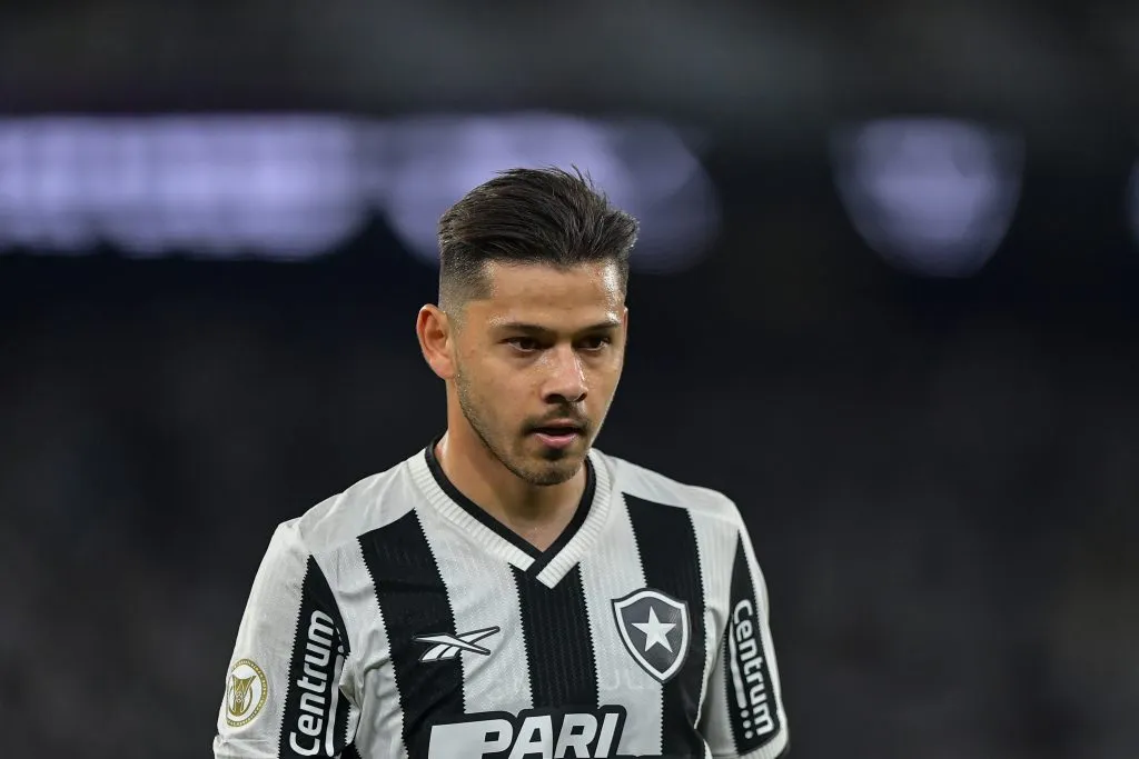 RJ – RIO DE JANEIRO – 19/06/2024 – BRASILEIRO A 2024, BOTAFOGO X ATHLETICO-PR – Oscar Romero jogador do Botafogo durante partida contra o Athletico-PR no estadio Engenhao pelo campeonato Brasileiro A 2024. Foto: Thiago Ribeiro/AGIF