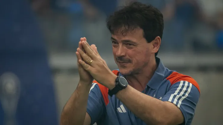 Fernando Diniz, técnico do Cruzeiro, durante partida contra o Lanús pela Copa Sul-Americana.