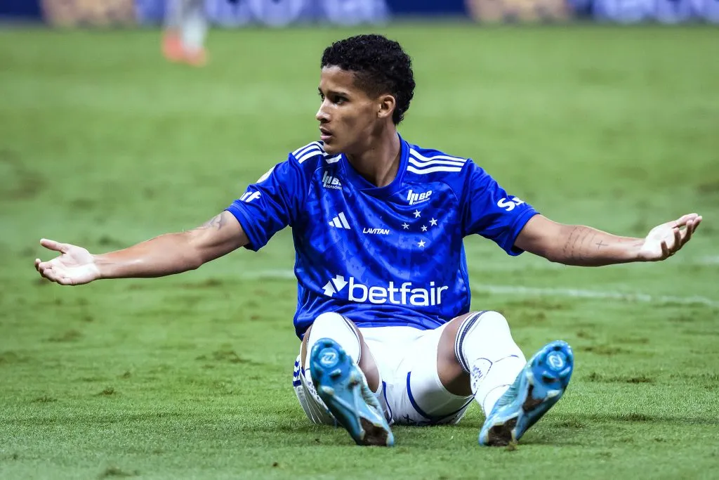 Foto: Gustavo Aleixo/Cruzeiro – Tevis durante confronto contra o Palmeiras no Brasileirão 2024.