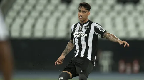 Lucas Halter, jogador do Botafogo, durante partida contra o Madureira pelo Campeonato Carioca de 2024.