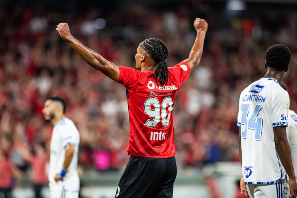Emersonn durante partida contra o Cruzeiro no Campeonato Brasileiro A 2024. Foto: Luis Garcia/AGIF
