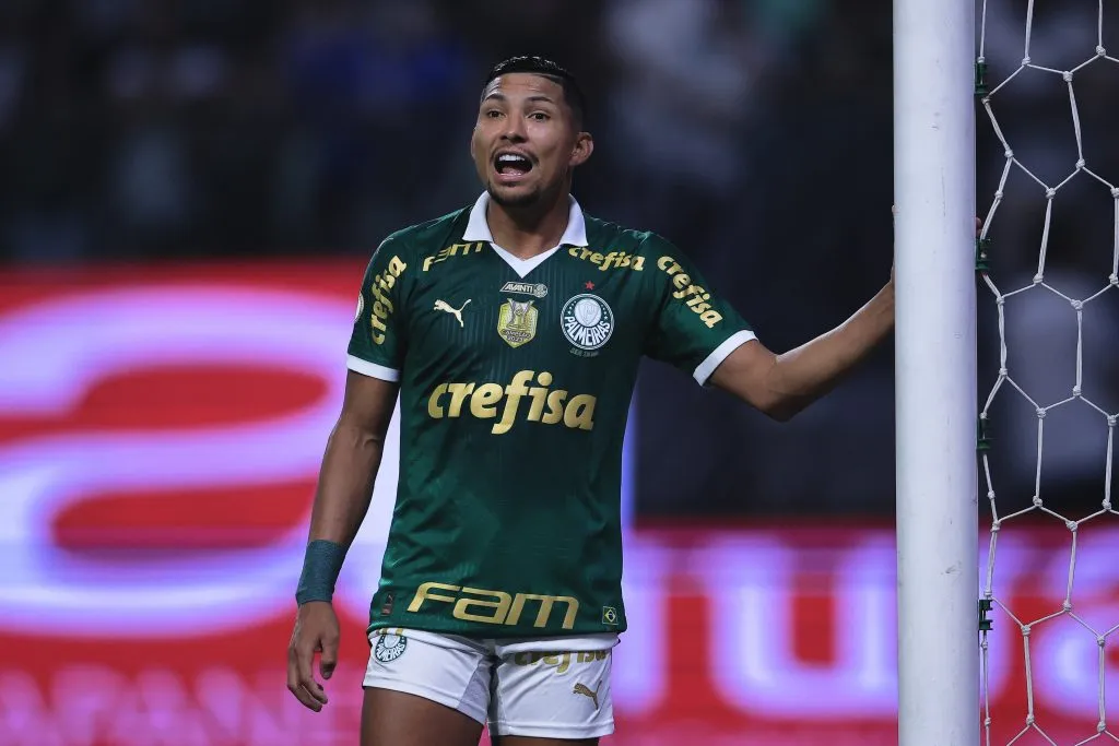 Rony, jogador do Palmeiras, durante partida contra o Atlético-GO (Foto: Ettore Chiereguini/AGIF)