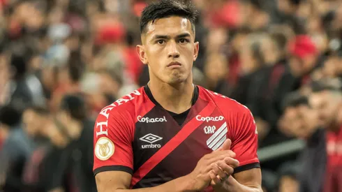 Tomas Cuello jogador do Athletico-PR deixa o campo durante partida contra o Cuiaba no estadio Arena da Baixada pelo campeonato Brasileiro A 2022.
