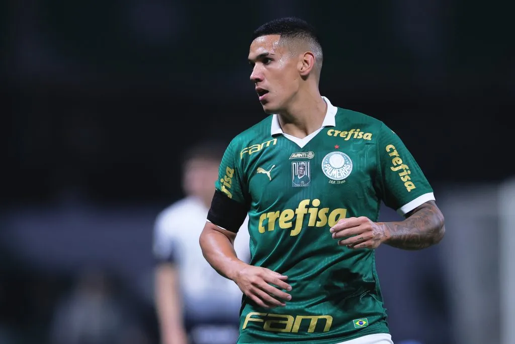Naves jogador do Palmeiras durante partida contra o Corinthians no estadio Arena Allianz Parque pelo campeonato Brasileiro A 2024. Foto: Ettore Chiereguini/AGIF
