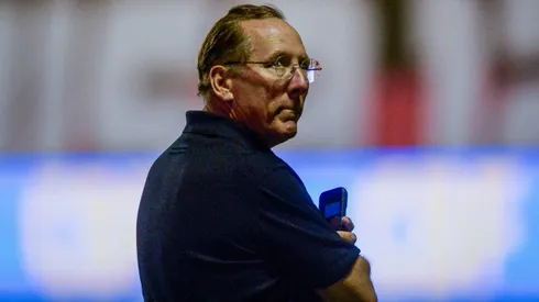 John Textor, dono da SAF do Botafogo, antes da partida contra o Vitória pelo Campeonato Brasileiro (Imagem: Jhony Pinho/AGIF)