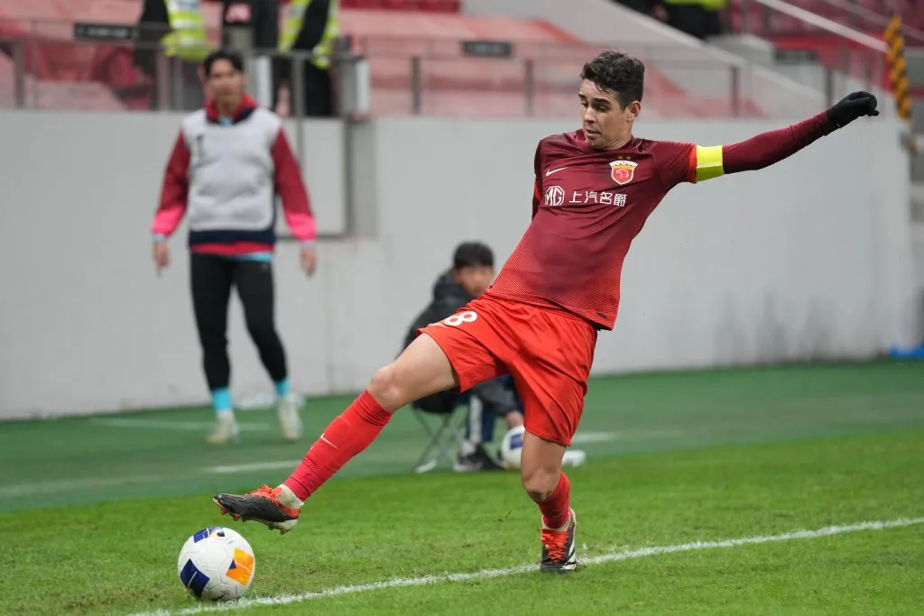 SHANGHAI, CHINA – DECEMBER 3:Oscar of Shanghai Port F.C. competes the ball during the AFC Champions League Elite East Region match between Shanghai Port and Gwangju at Pudong Football Stadium on December 3, 2024 in Shanghai, China. (Photo by Fred Lee/Getty Images)
