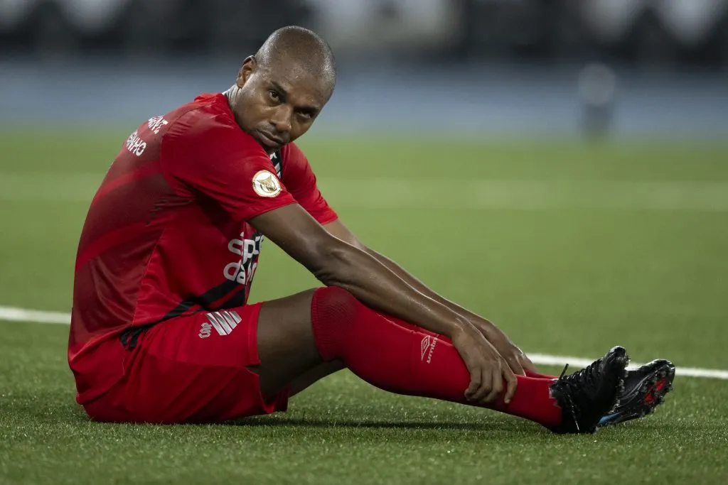 Fernandinho jogador do Athletico-PR lamenta durante partida contra o Botafogo no estadio Engenhao pelo campeonato Brasileiro A 2024. Foto: Jorge Rodrigues/AGIF
