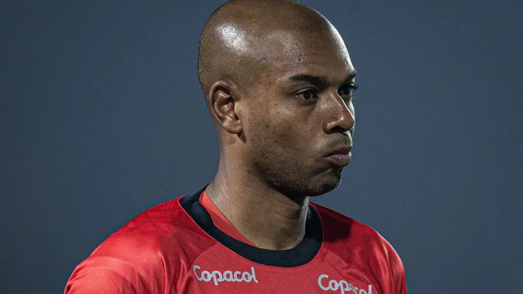 Fernandinho jogador do Athletico-PR durante partida contra o Goias no estadio Serrinha pelo campeonato Brasileiro A 2023.
