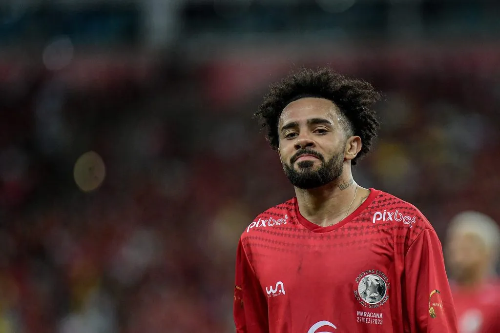 Claudinho jogador do time Vermelho durante partida contra o time branco no estadio Maracana pelo Jogo das Estrelas 2023. Foto: Thiago Ribeiro/AGIF