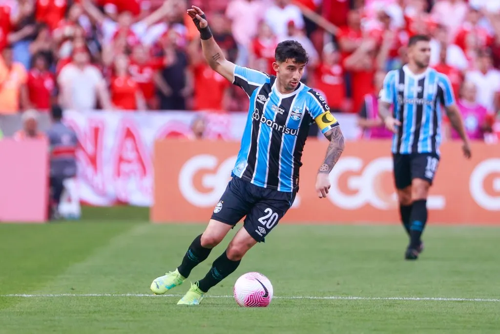 Villasanti jogador do Grêmio durante partida contra o Internacional no Beira-Rio pelo campeonato Brasileiro A 2024. Foto: Luiz Erbes/AGIF