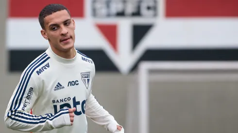 Antony durante treino do Sao Paulo no CT Barra Funda.
