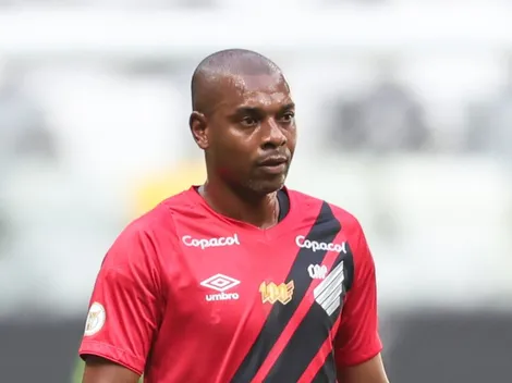 Time da Série A faz proposta por Fernandinho, ex-Athletico