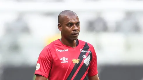 Fernandinho deixou o Athletico.