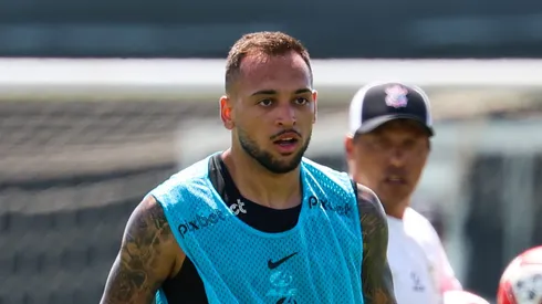 Maycon continuará no Corinthians em 2025.