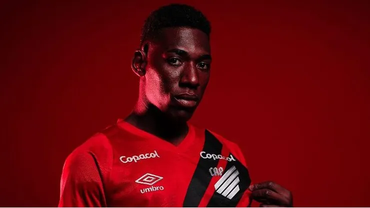 Foto: José Tramontin/Athletico-PR - Léo fechou com o Furacão.