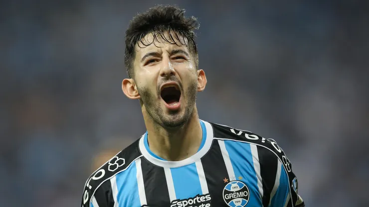 Villasanti jogador do Gremio comemora seu gol durante partida contra o Internacional no estadio Arena do Gremio pelo campeonato BRASILEIRO A 2023.