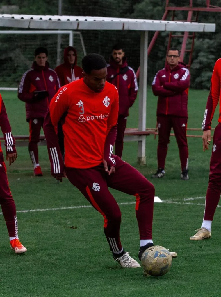 Foto: Rafaela Frison / Internacional – Esley durante treinamento do Inter.