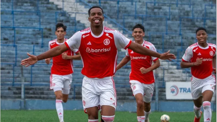 Rafaela Frison / Internacional - Esley comemorando gol na base do Internacional.