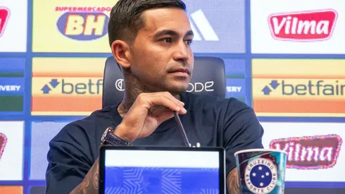 Dudu durante coletiva de apresentação no Cruzeiro.
